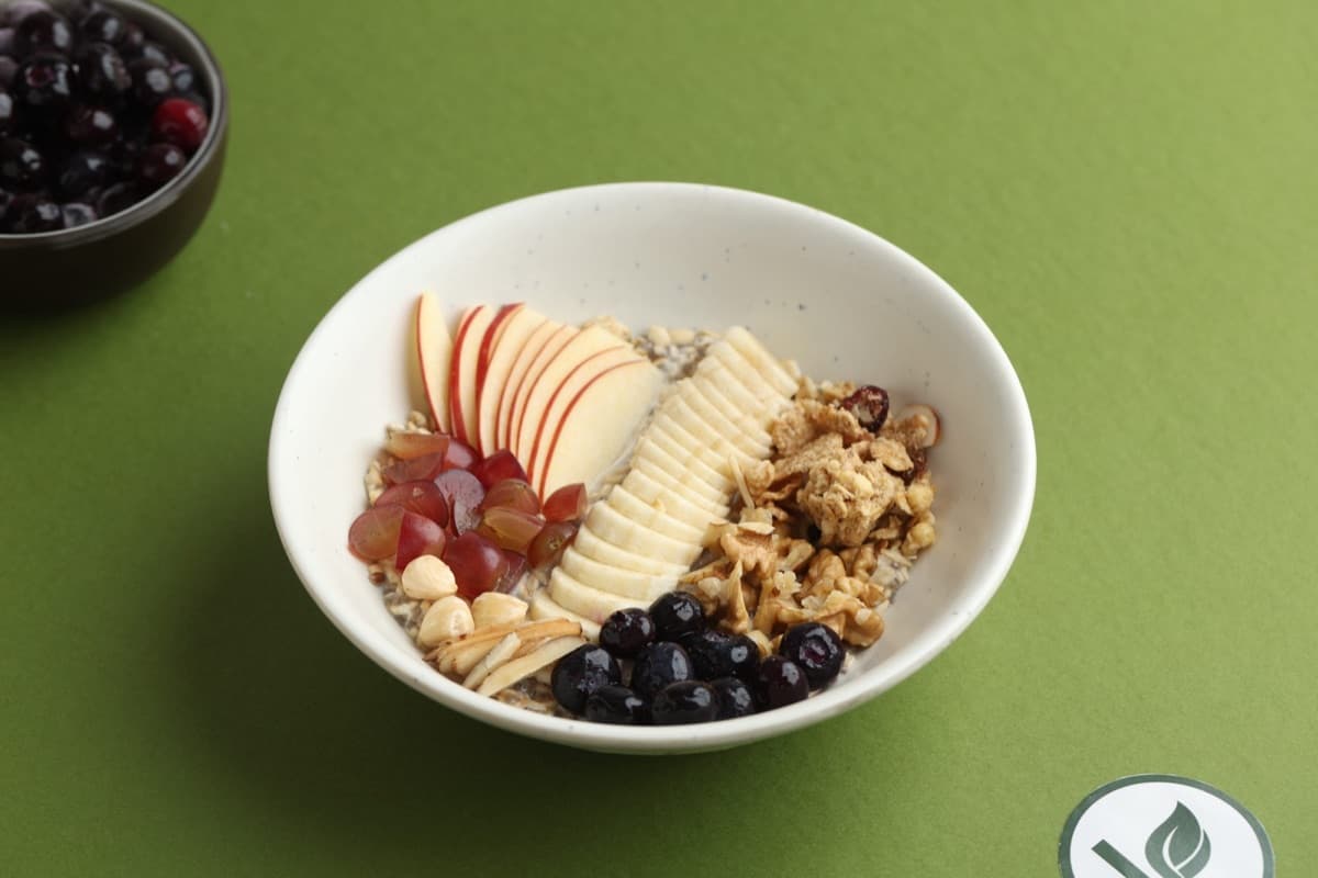 Fresh fruit oatmeal