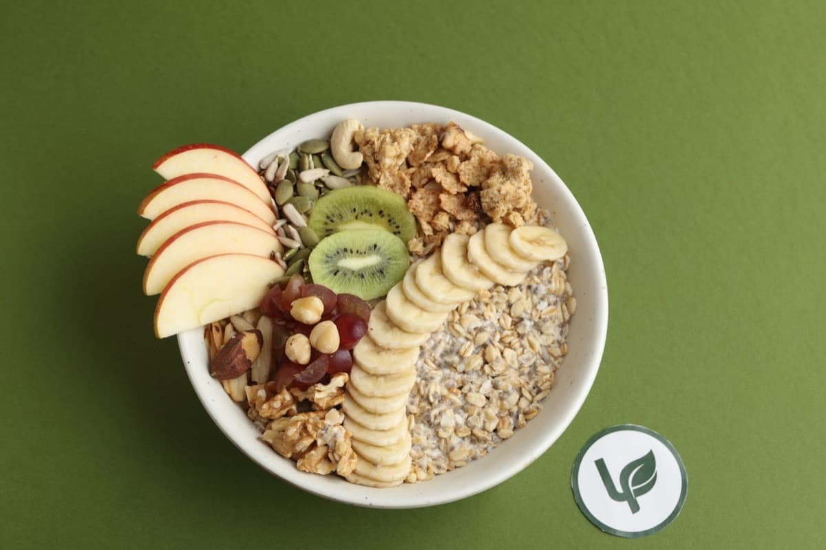 Kiwi and banana oatmeal